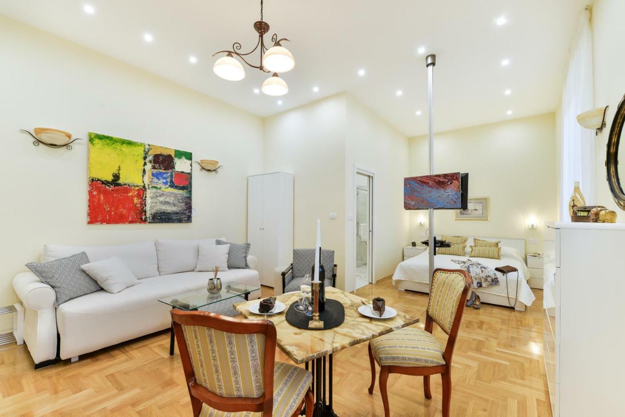 Noble Elegance Studio Apartment